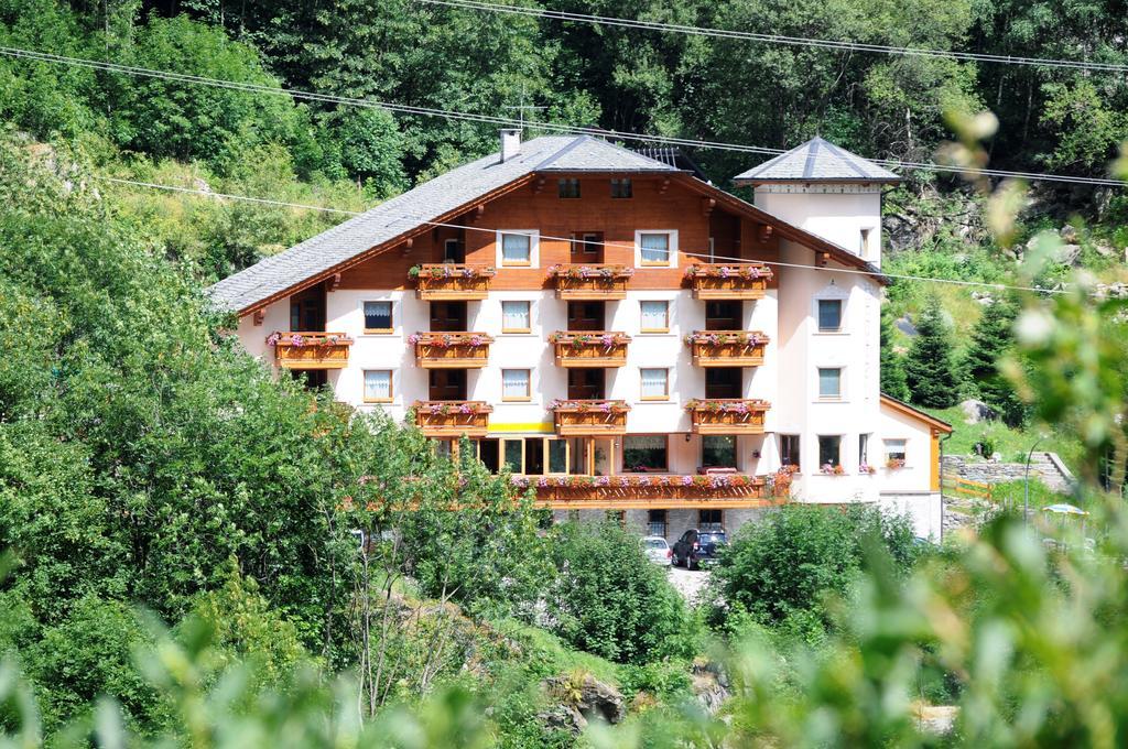 Alps Oriental Wellness Hotel Campodolcino Exterior photo